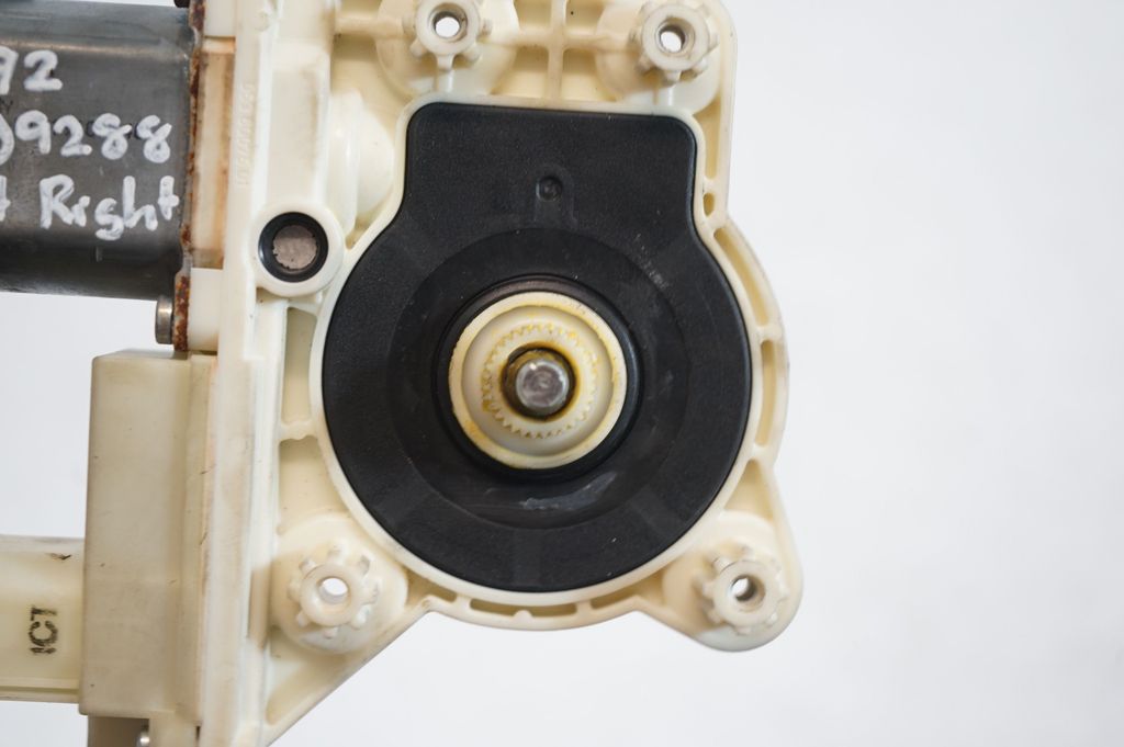 Rear door window regulator motor (7)