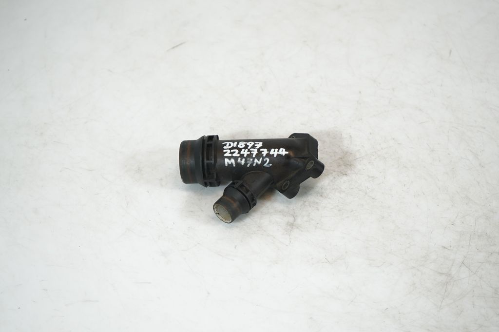 Engine coolant pipe/hose