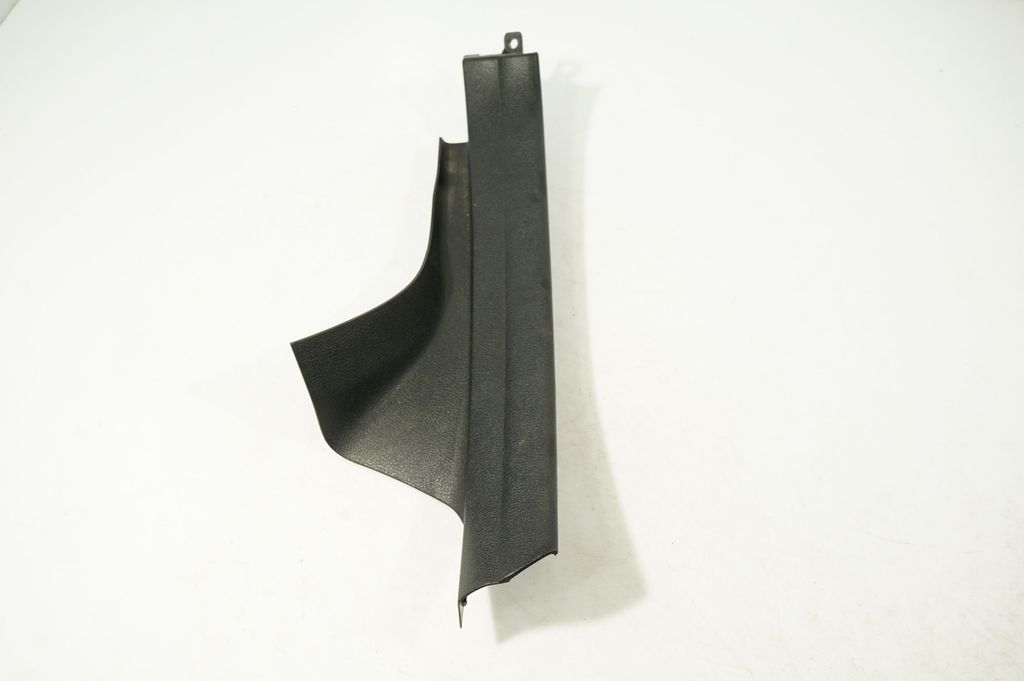 Rear sill trim cover (7)