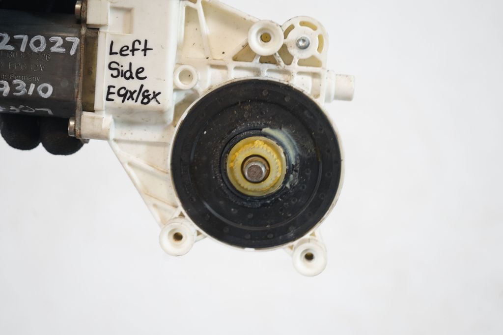 Front door window regulator with motor (6)