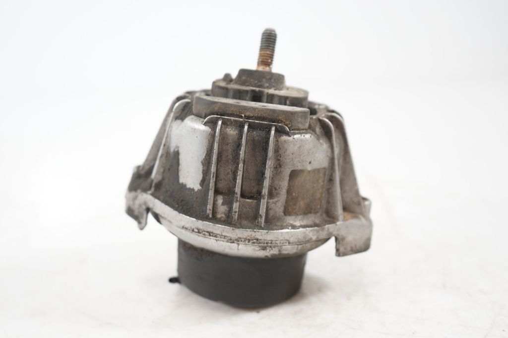 Engine mount bracket (4)