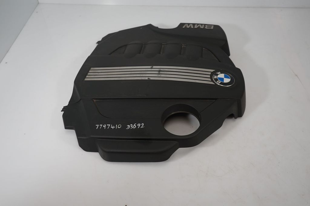 Engine cover (trim) (11)