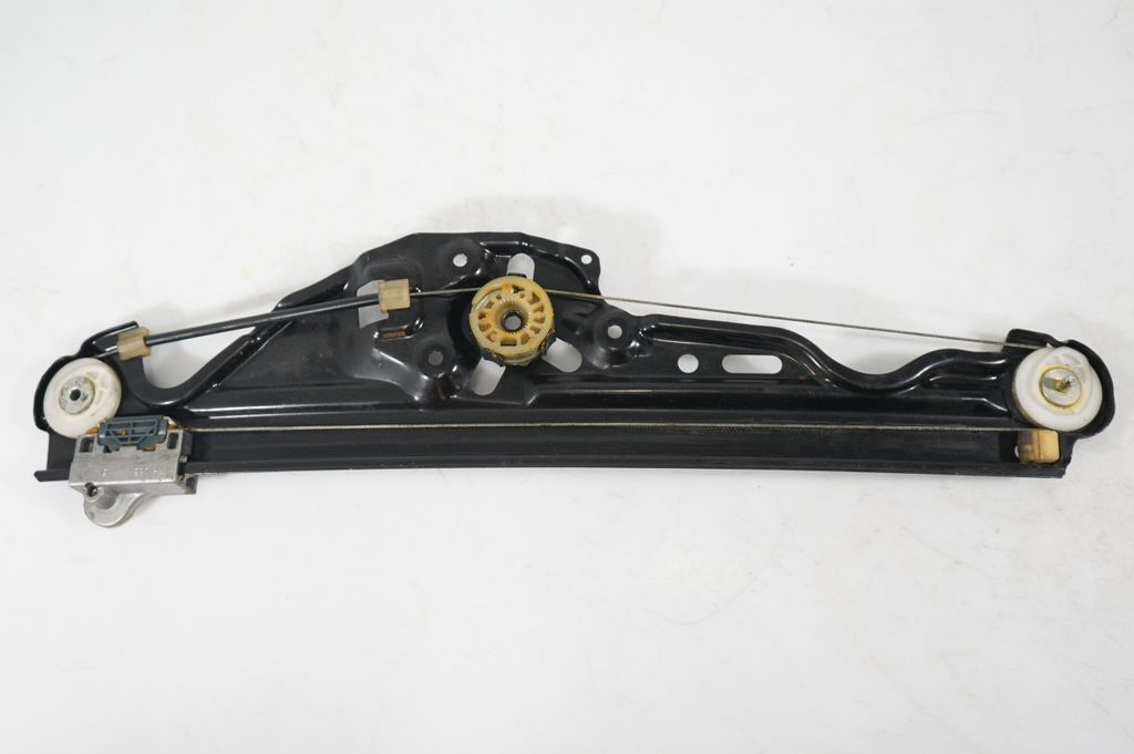 Rear door window regulator with motor (6)
