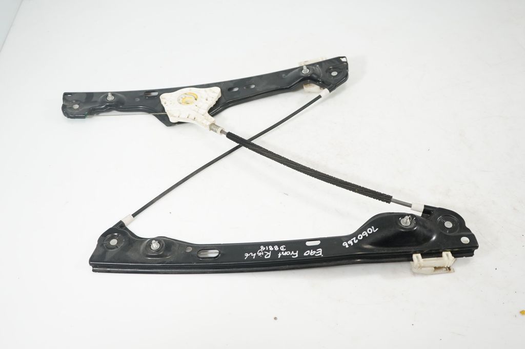 Front door window regulator with motor (3)