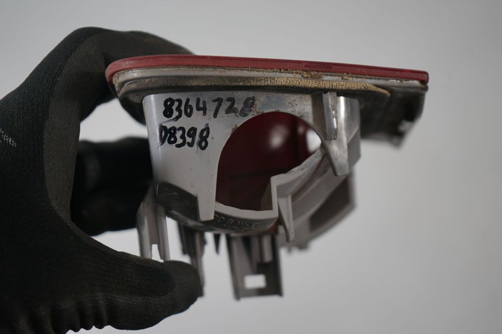 Tailgate rear/tail lights (8)