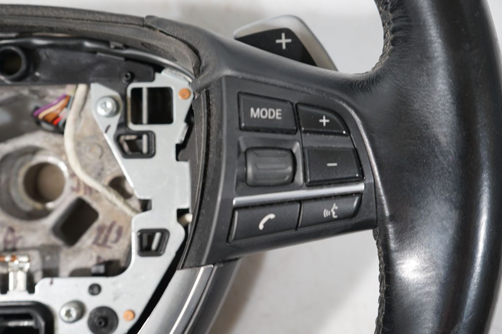Brake pedal (10)