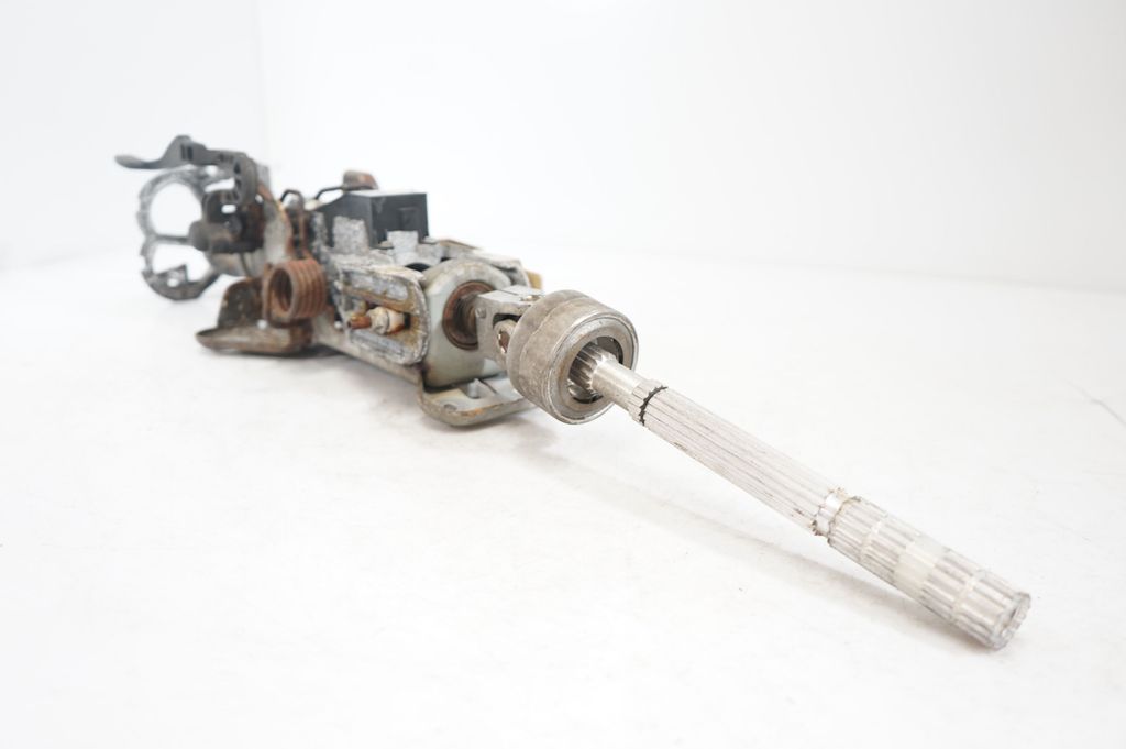 Steering wheel axle (7)