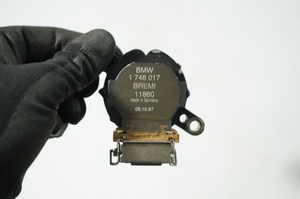 High voltage ignition coil (8)