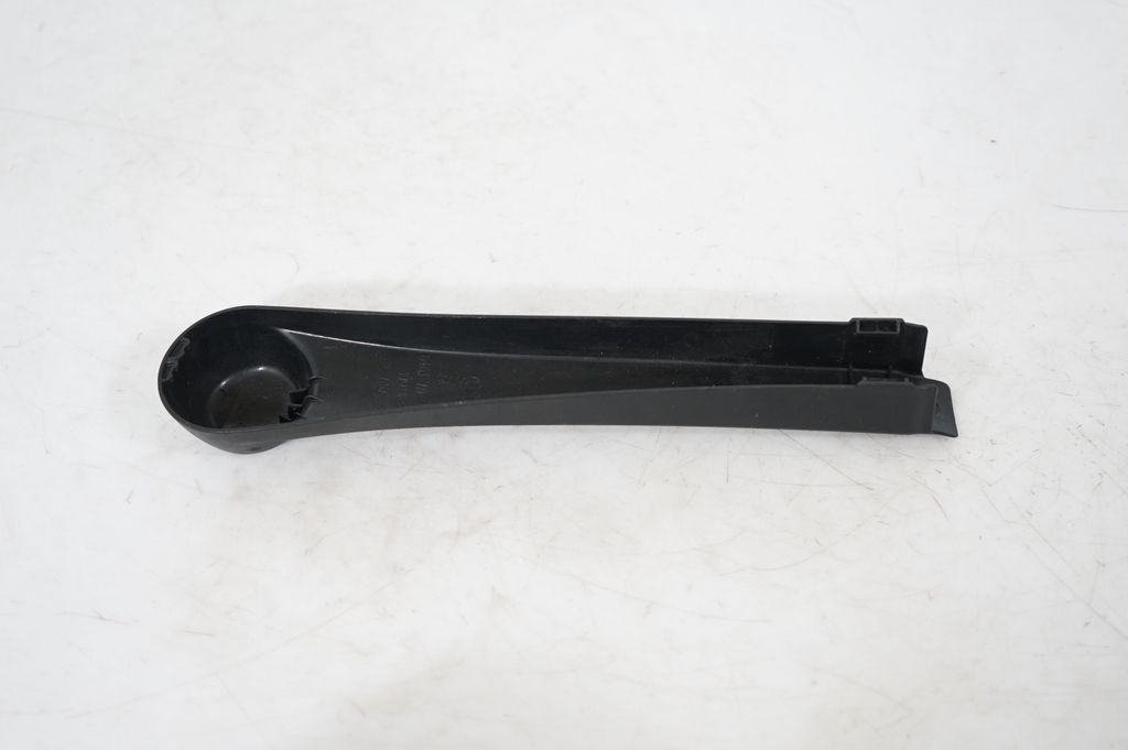 Engine bonnet (hood) release handle