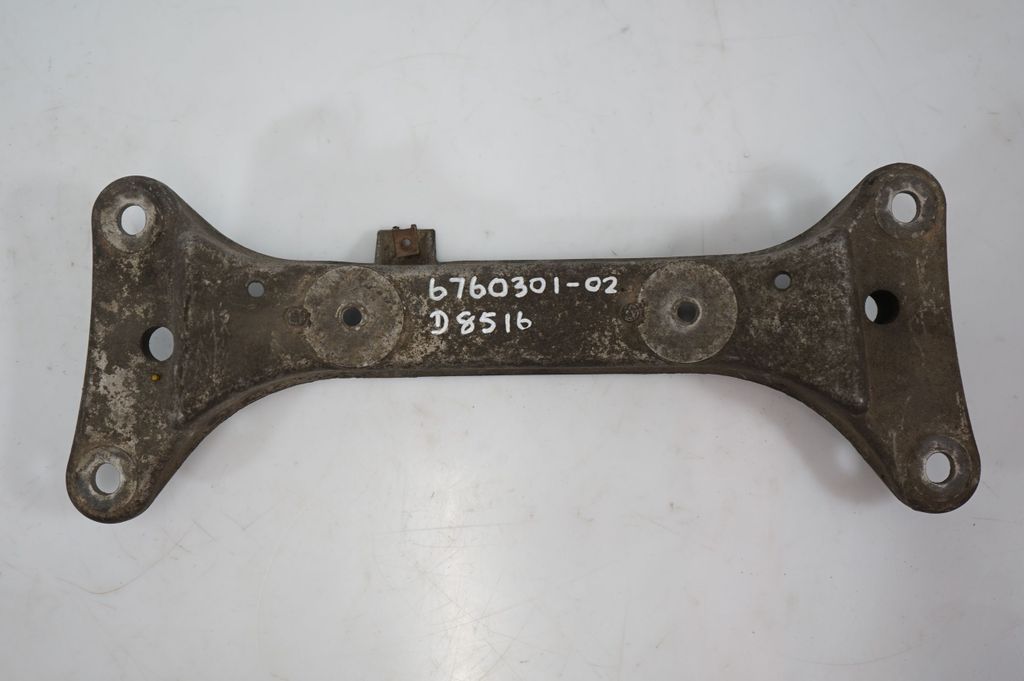 Gearbox mounting bracket (6)