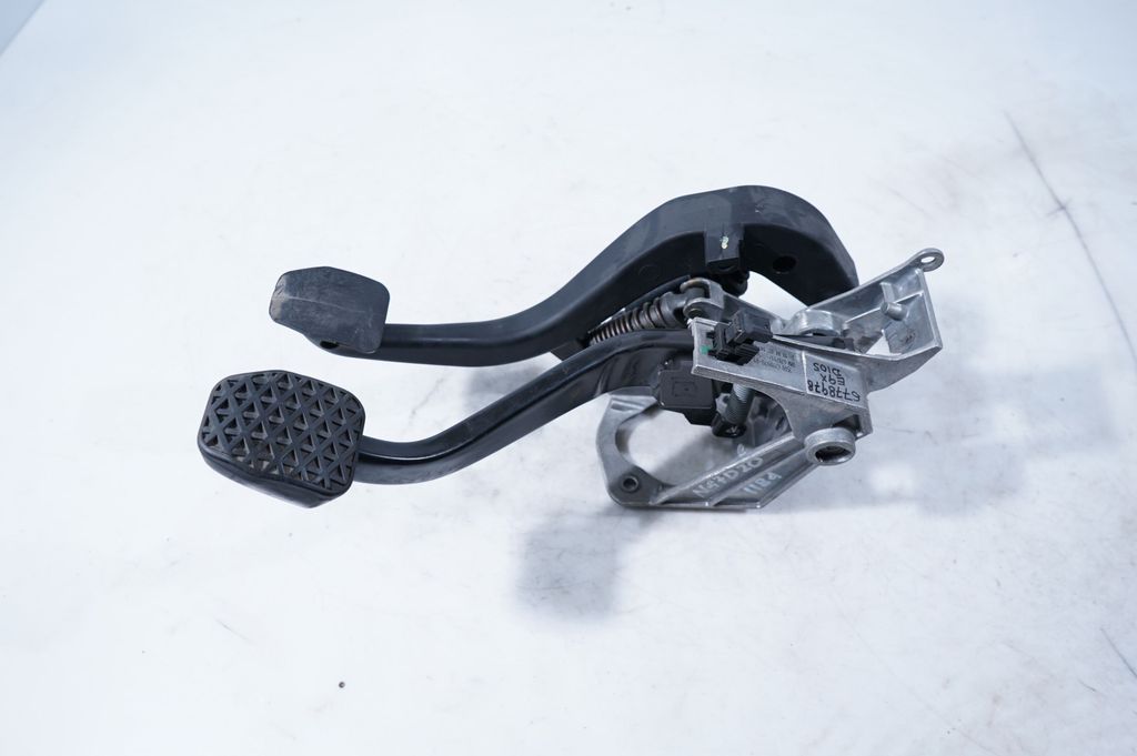 Pedal assembly (5)