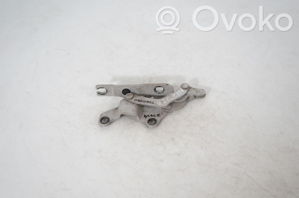 Engine bonnet/hood hinges (3)