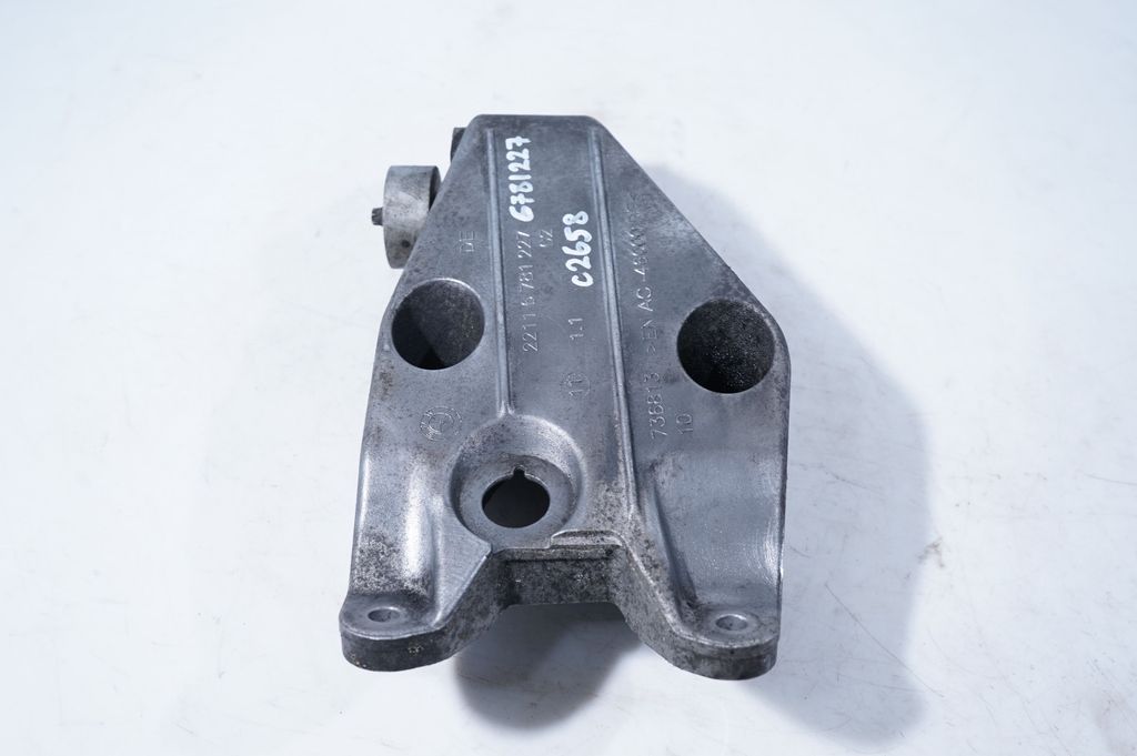 Engine mounting bracket (4)