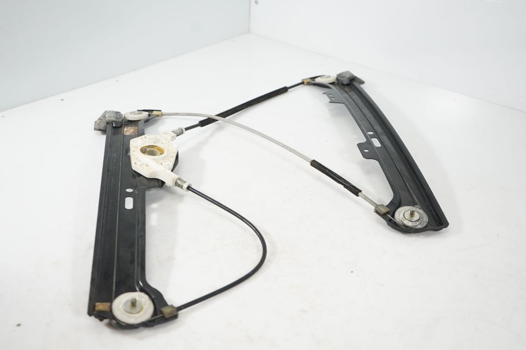 Front door window regulator with motor (6)