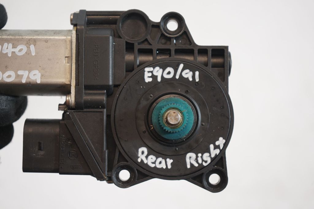 Rear door window regulator with motor (8)