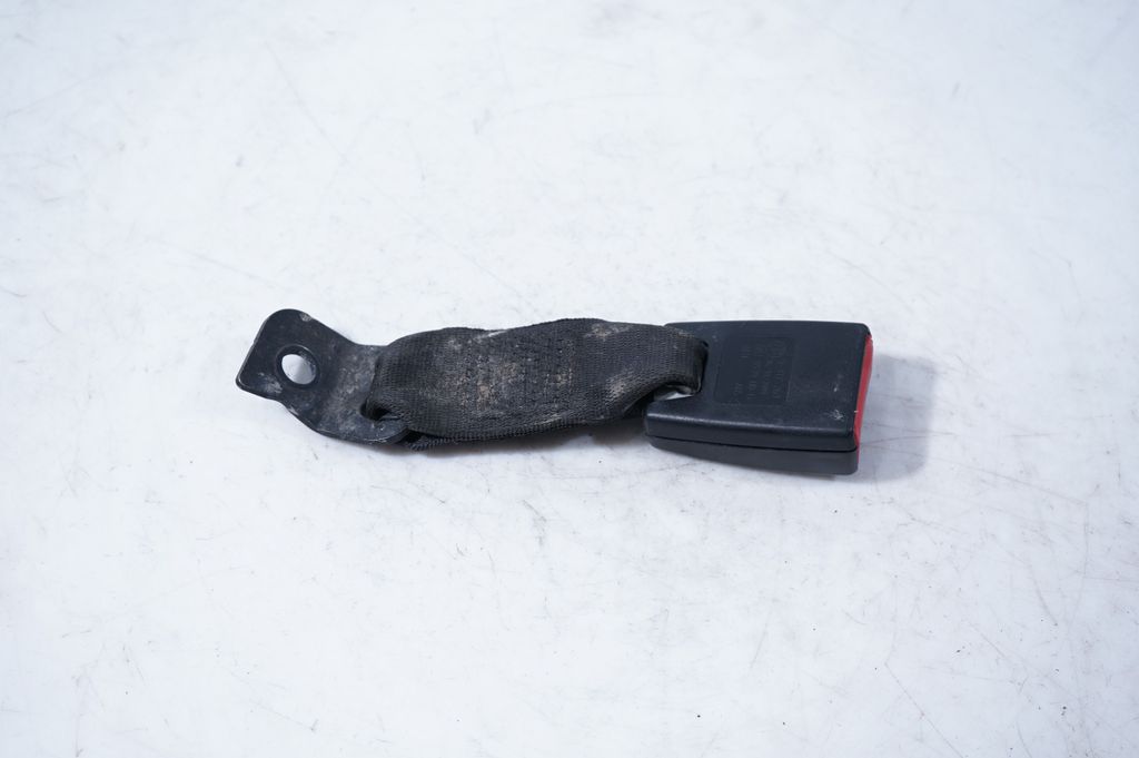 Rear seatbelt buckle (5)