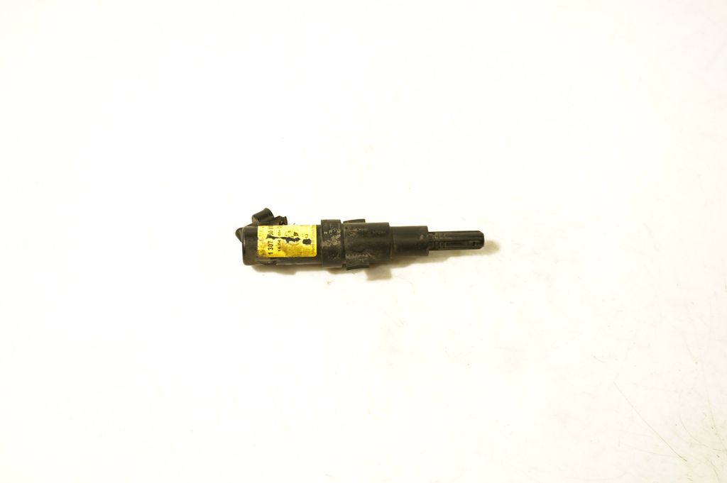 Headlight washer spray nozzle (2)