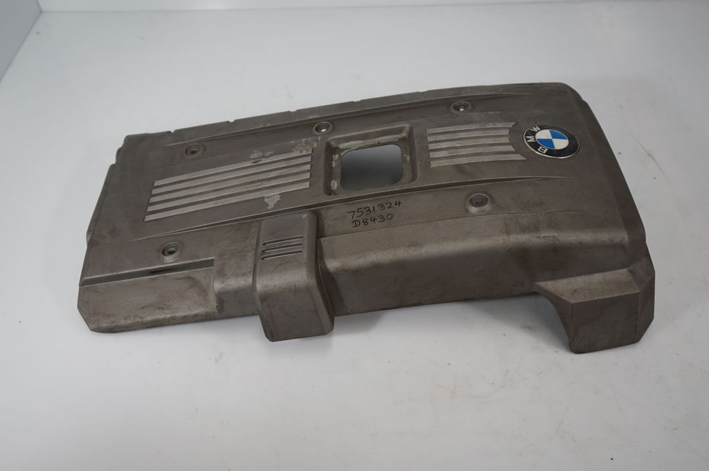 Engine cover (trim) (4)