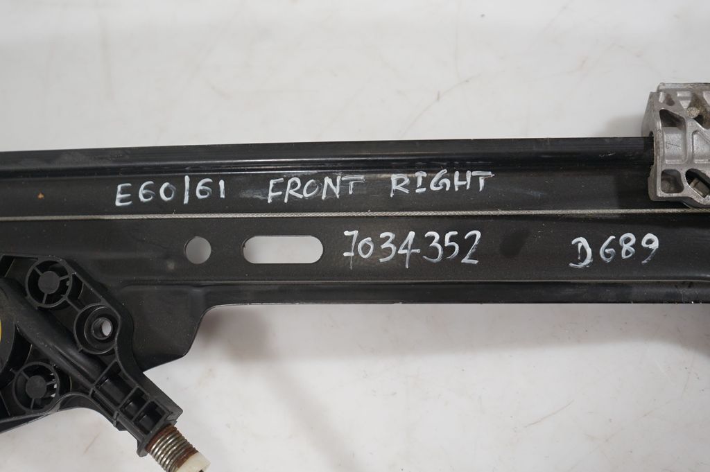 Front door window regulator with motor (9)