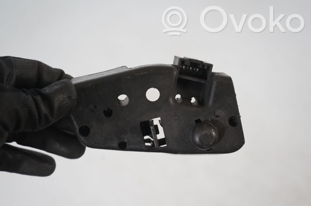 Tailgate rear/tail lights (7)