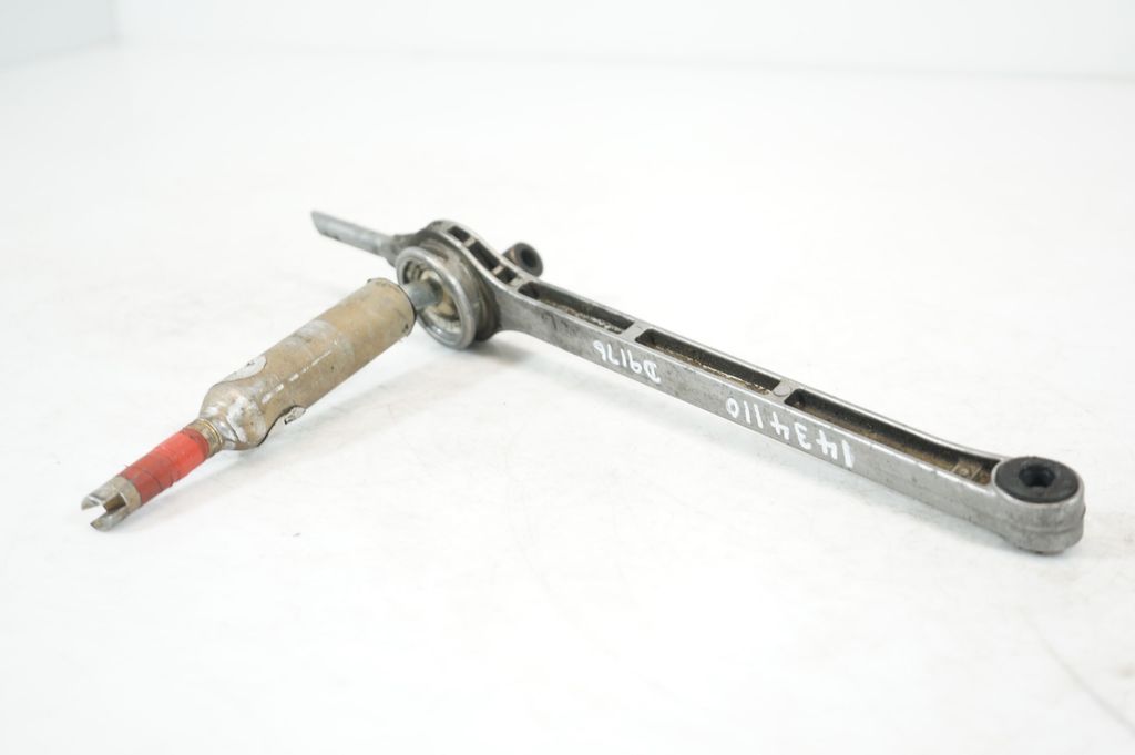 Front control arm (7)