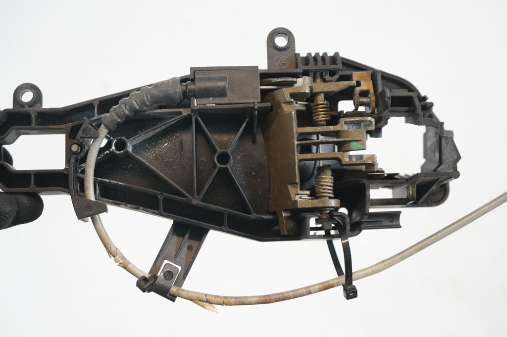 Front door exterior handle/bracket (6)