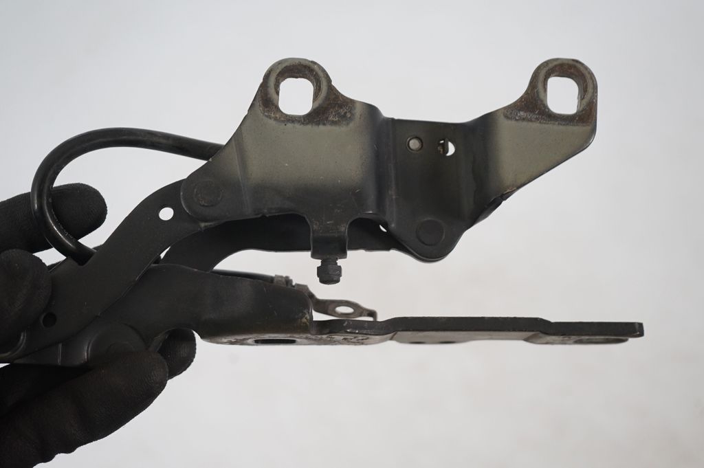 Engine bonnet/hood hinges (6)