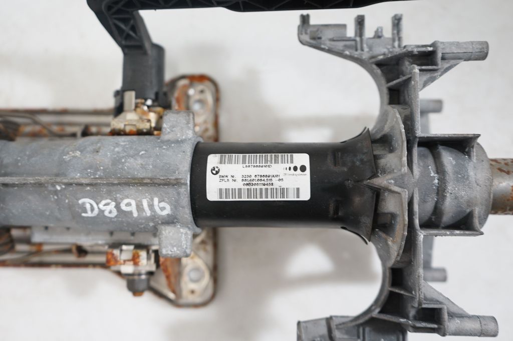 Steering wheel axle (9)