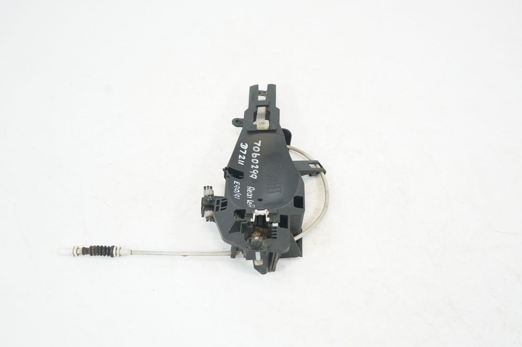 Rear door exterior handle/bracket (2)