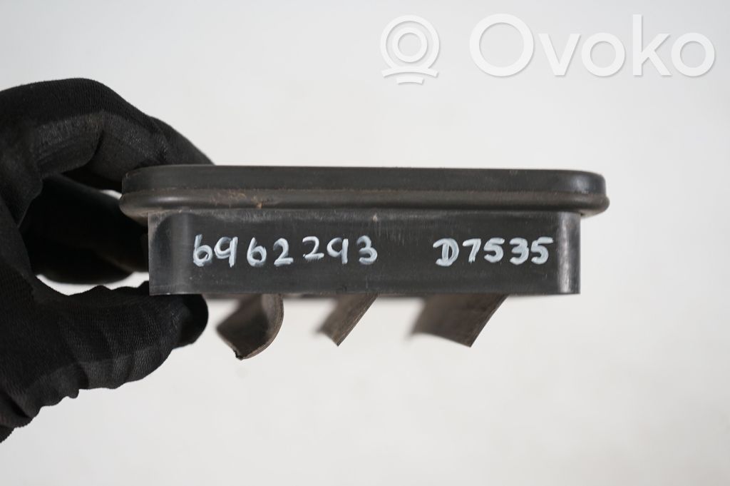 Quarter panel pressure vent (8)