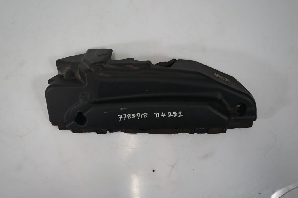 Engine cover (trim) (8)