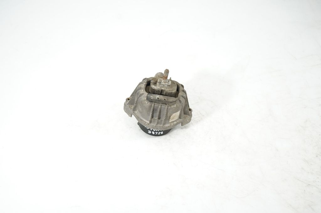 Engine mount bracket