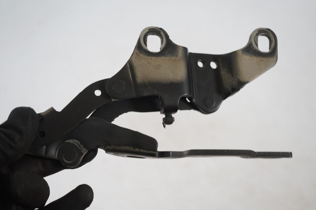 Engine bonnet/hood hinges (6)