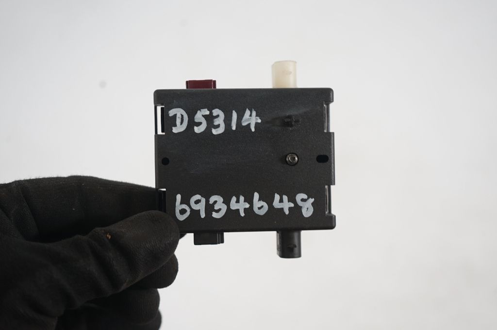 Antenna control unit (9)
