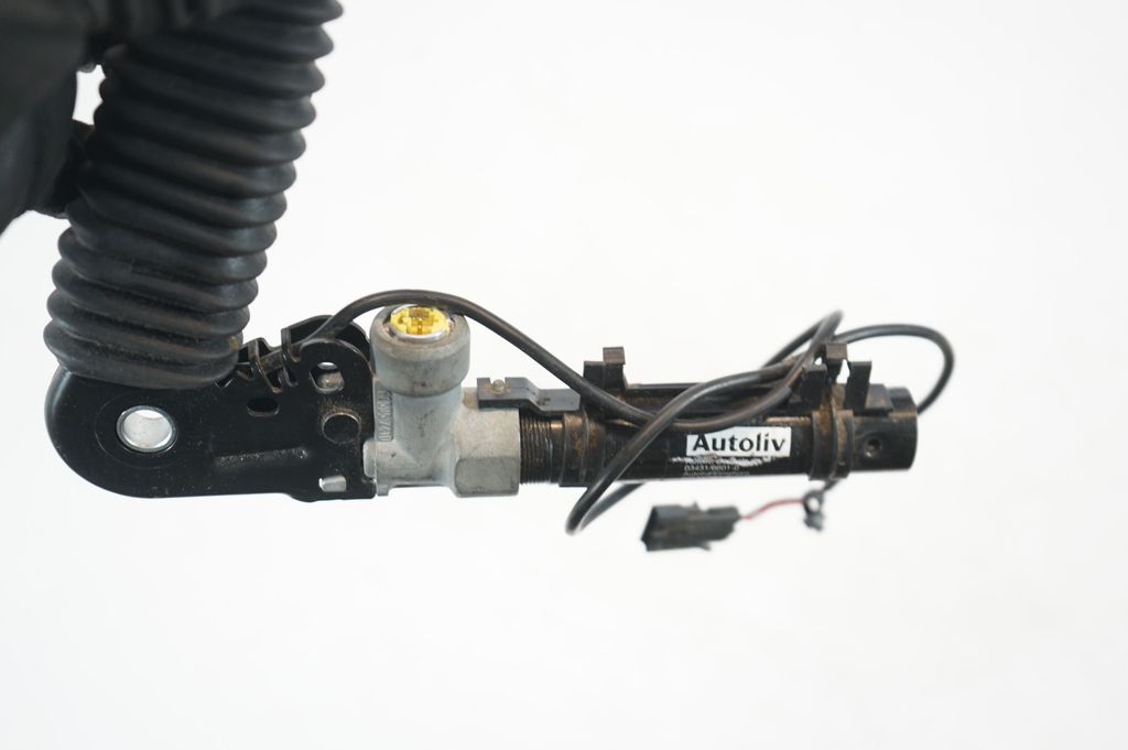 Front seatbelt buckle (6)