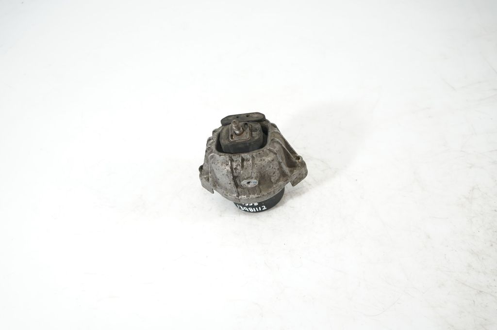 Engine mount bracket