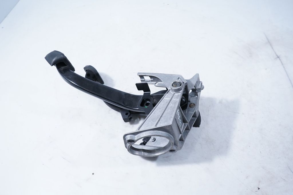 Pedal assembly (6)