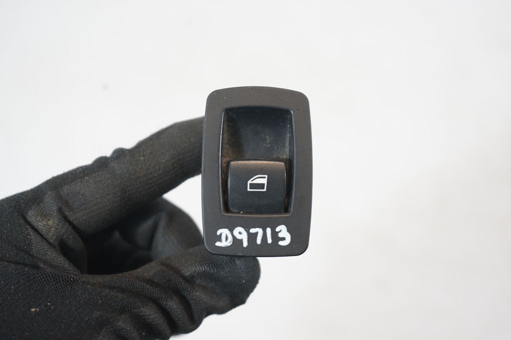 Electric window control switch (7)