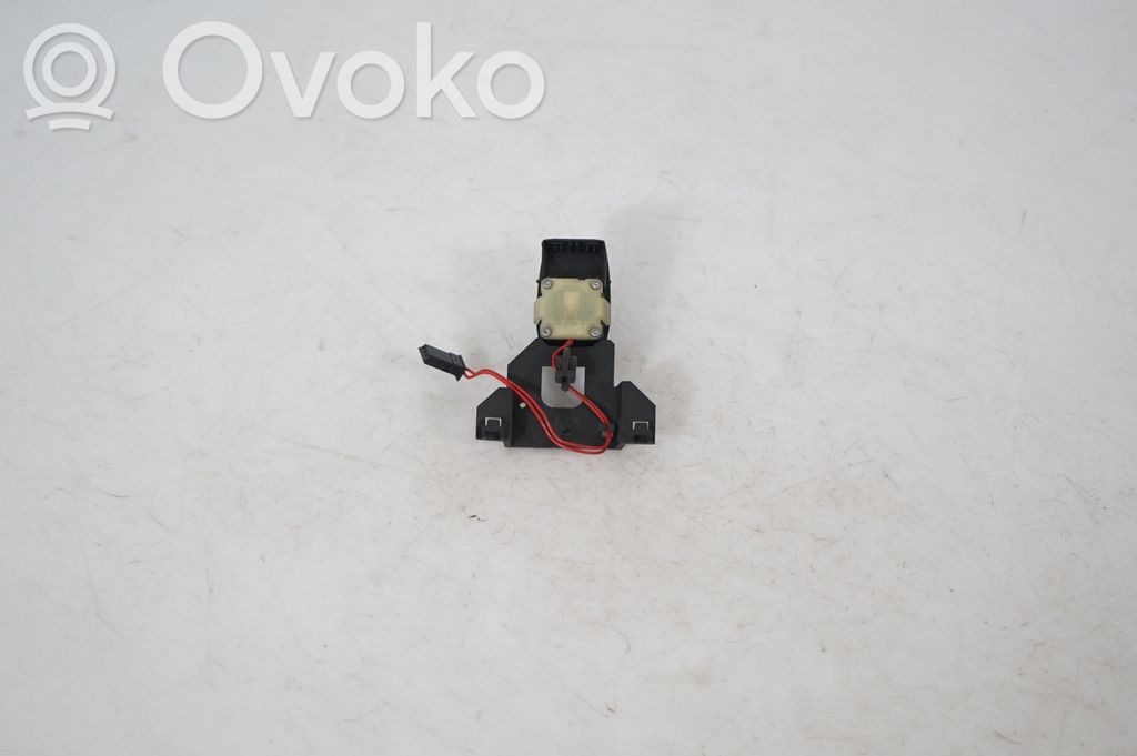 Steering wheel adjustment switch (5)