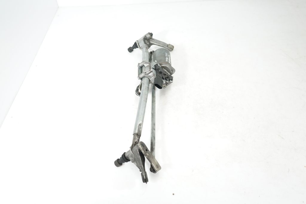 Front wiper linkage and motor (4)