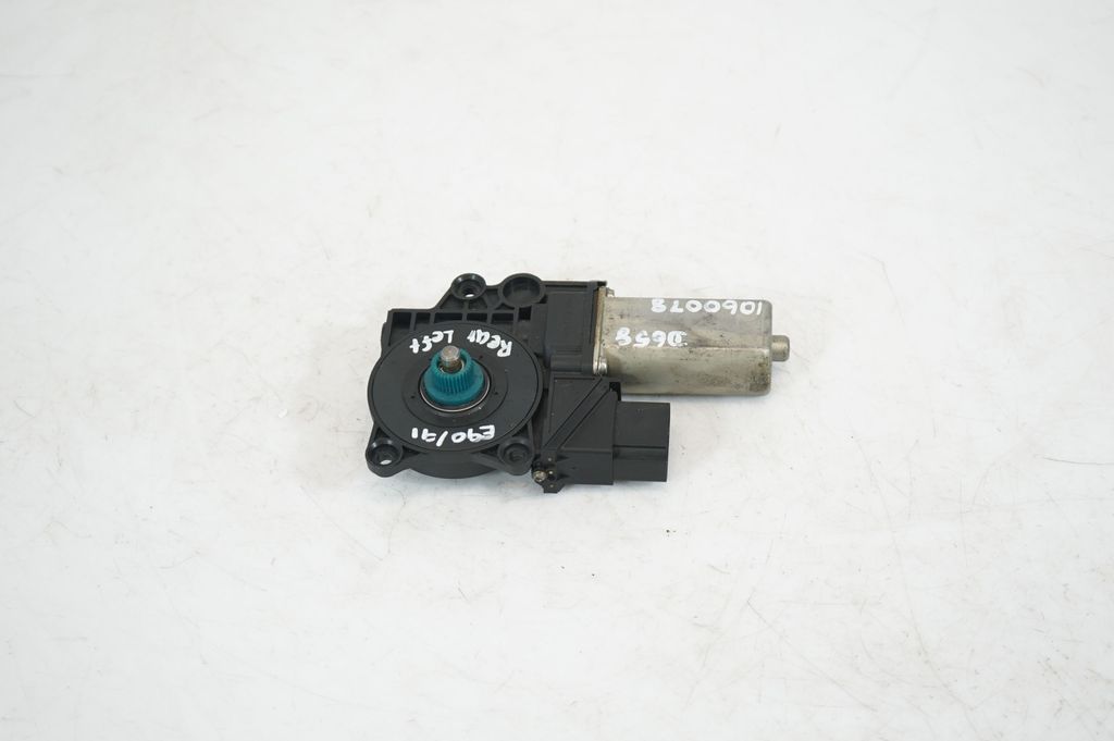 Rear door window regulator with motor (3)