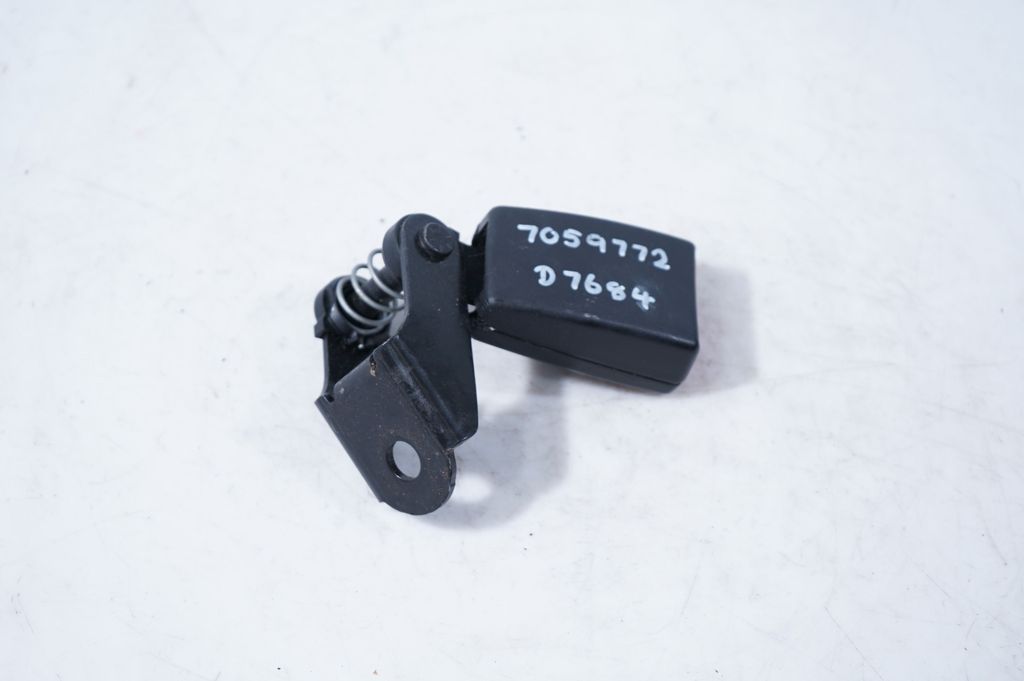 Rear seatbelt buckle