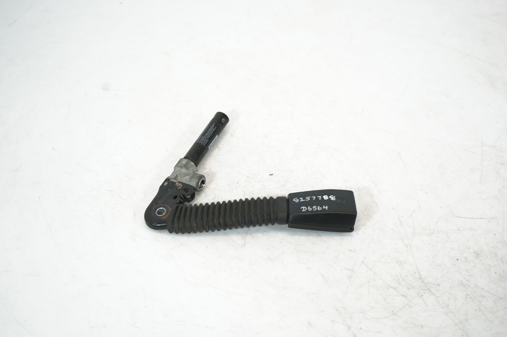 Front seatbelt buckle