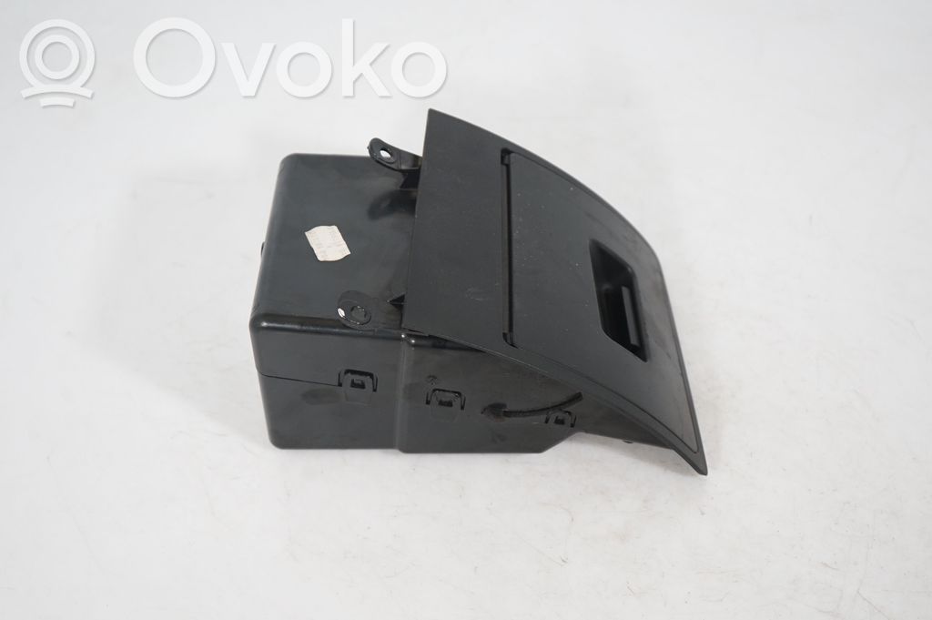 Glove box (4)
