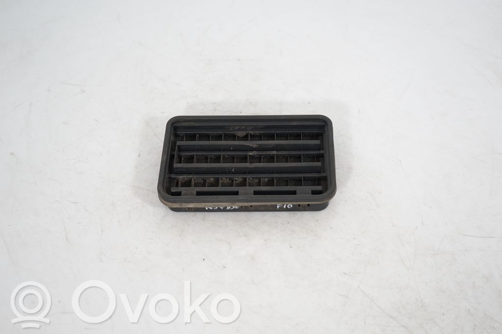 Quarter panel pressure vent