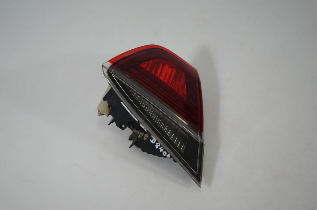 Tailgate rear/tail lights (4)