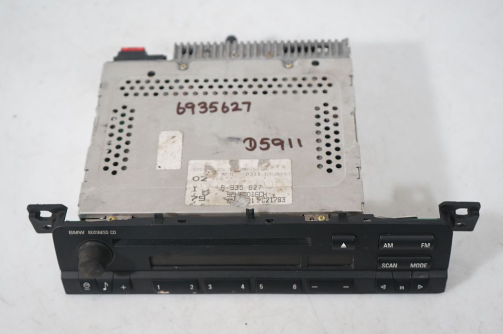 Radio/CD/DVD/GPS head unit (9)