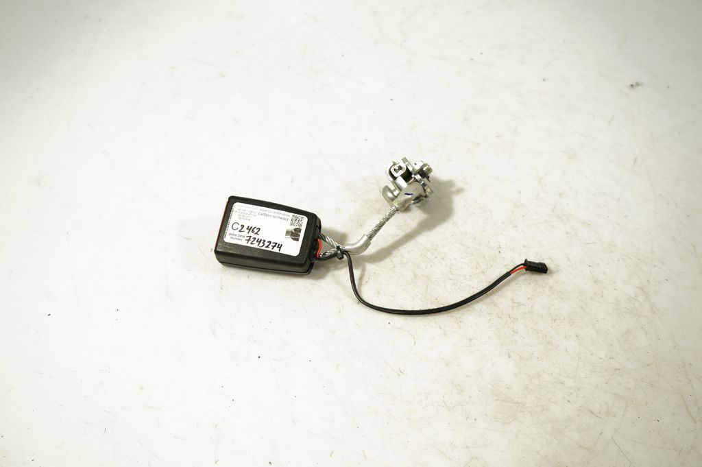 Rear seatbelt buckle (3)
