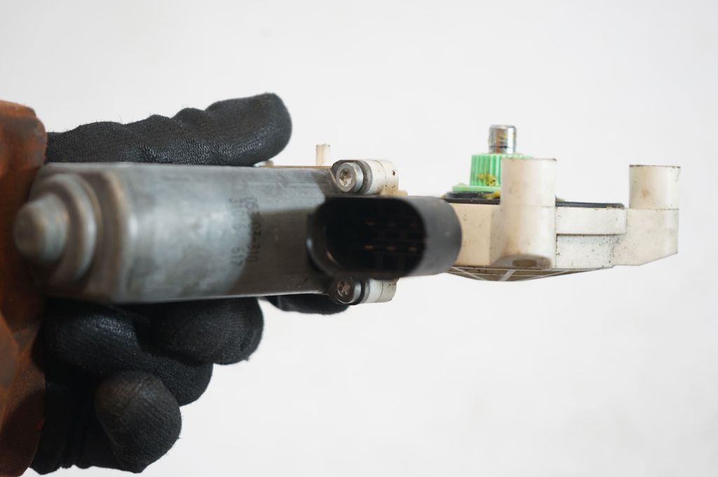 Front door window regulator with motor (6)