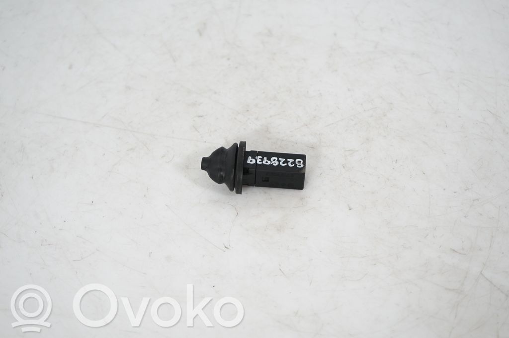 Fuel tank cap lock (3)